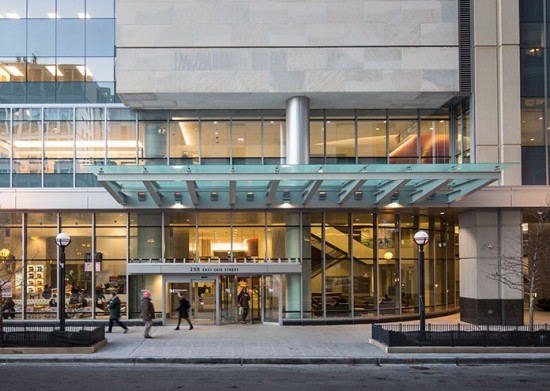 Nicknamed ‘the tablet’, the 7-story limestone wall articulating the exterior entrance to the OCP emphasizes the natural variation found in quarried limestone, a trademark of the Northwestern architectural brand.